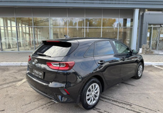 Подержанный автомобиль Kia Ceed Hatchback 2019 года (5 фото)