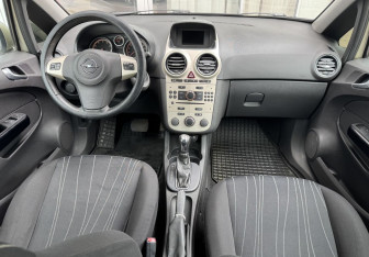 Подержанный автомобиль Opel Corsa 2008 года (9 фото)