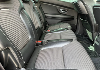 Подержанный автомобиль Renault Scenic 2018 года (11 фото)