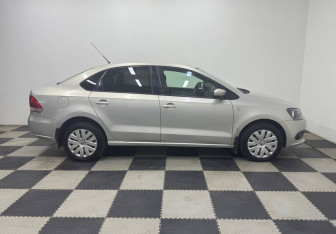 Подержанный автомобиль Volkswagen Polo Sedan 2011 года (4 фото)