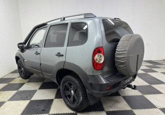 Подержанный автомобиль Chevrolet Niva 2014 года (5 фото)