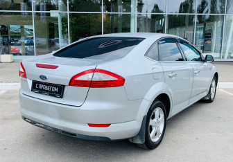 Подержанный автомобиль Ford Mondeo Sedan 2010 года (5 фото)