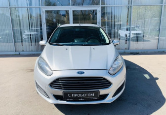 Подержанный автомобиль Ford Fiesta Sedan 2015 года (2 фото)