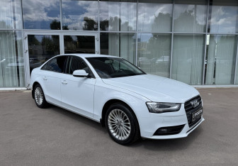 Подержанный автомобиль Audi A4 Sedan 2012 года (3 фото)