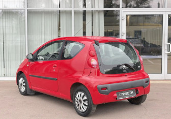 Подержанный автомобиль Peugeot 107 2008 года (7 фото)