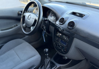 Подержанный автомобиль Chevrolet Lacetti Wagon 2006 года (10 фото)