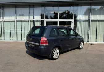 Подержанный автомобиль Opel Zafira Compactvan 2007 года (5 фото)
