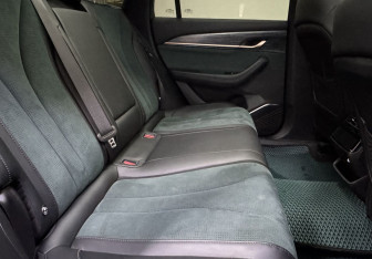 Подержанный автомобиль Geely Monjaro 2024 года (11 фото)