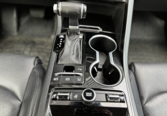 Подержанный автомобиль Kia K5 2021 года (14 фото)