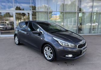 Подержанный автомобиль Kia Ceed Hatchback 2015 года (3 фото)