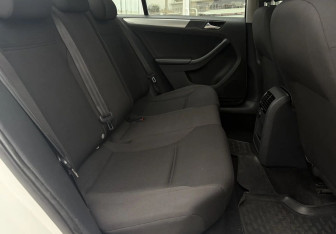 Подержанный автомобиль Volkswagen Jetta Sedan 2016 года (11 фото)