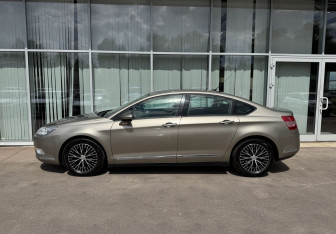 Подержанный автомобиль Citroen C5 Wagon 2008 года (8 фото)