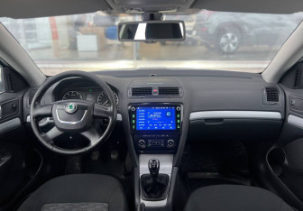 Подержанный автомобиль Skoda Octavia Liftback 2011 года (9 фото)
