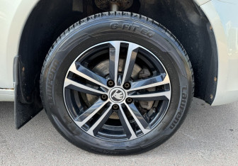 Подержанный автомобиль Skoda Fabia Hatchback 2013 года (12 фото)