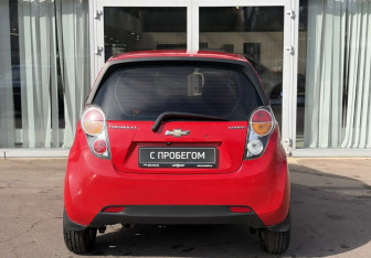 Подержанный автомобиль Chevrolet Spark 2011 года (6 фото)