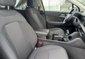 Подержанный автомобиль Kia Sportage 2023 года (10 фото)