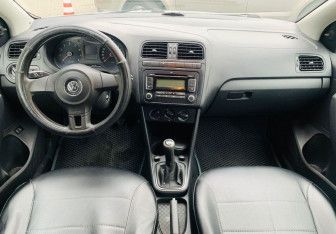 Подержанный автомобиль Volkswagen Polo Sedan 2010 года (11 фото)