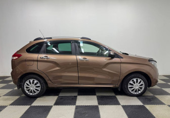 Подержанный автомобиль LADA (ВАЗ) XRAY 2017 года (4 фото)