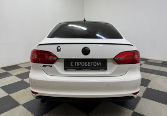 Подержанный автомобиль Volkswagen Jetta Sedan 2012 года (6 фото)