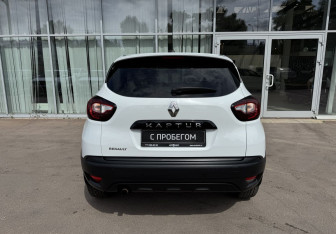 Подержанный автомобиль Renault Kaptur 2017 года (6 фото)
