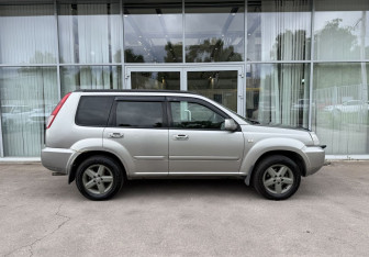 Подержанный автомобиль Nissan X-Trail 2004 года (4 фото)