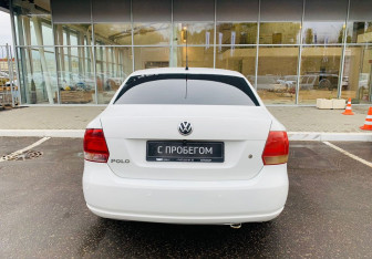 Подержанный автомобиль Volkswagen Polo Sedan 2010 года (6 фото)