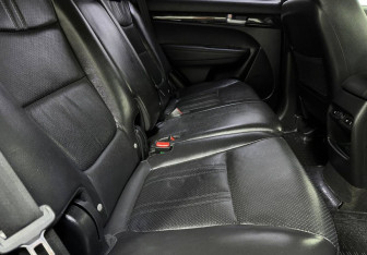 Подержанный автомобиль Kia Sorento 2015 года (11 фото)