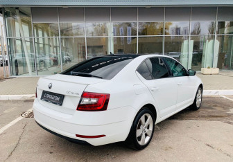 Подержанный автомобиль Skoda Octavia Liftback 2017 года (5 фото)