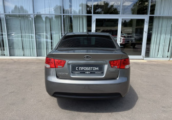 Подержанный автомобиль Kia Cerato Sedan 2011 года (6 фото)