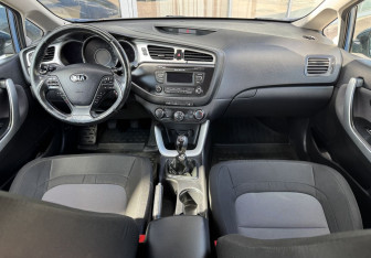 Подержанный автомобиль Kia Ceed Hatchback 2013 года (9 фото)