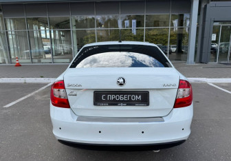 Подержанный автомобиль Skoda Rapid Liftback 2016 года (6 фото)