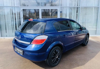 Подержанный автомобиль Opel Astra Hatchback 2004 года (6 фото)