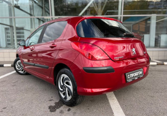 Подержанный автомобиль Peugeot 308 Hatchback 2008 года (7 фото)