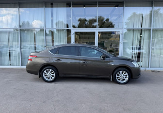 Подержанный автомобиль Nissan Sentra Sedan 2015 года (4 фото)