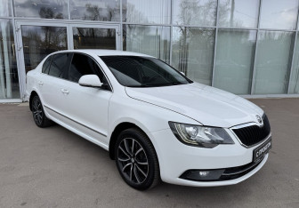 Подержанный автомобиль Skoda Superb Liftback 2014 года (3 фото)
