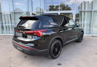 Подержанный автомобиль Hyundai Santa Fe 2023 года (5 фото)