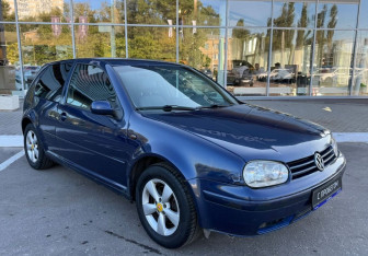 Подержанный автомобиль Volkswagen Golf Hatchback 1999 года (3 фото)