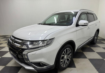 Подержанный автомобиль Mitsubishi Outlander 2015 года (1 фото)