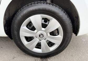 Подержанный автомобиль Skoda Rapid Liftback 2016 года (12 фото)