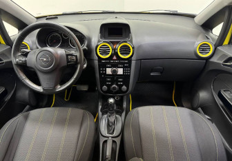 Подержанный автомобиль Opel Corsa 2011 года (10 фото)