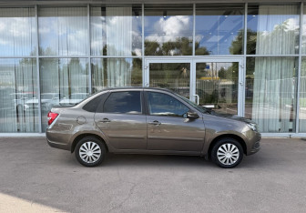 Подержанный автомобиль LADA (ВАЗ) Granta Sedan 2019 года (4 фото)