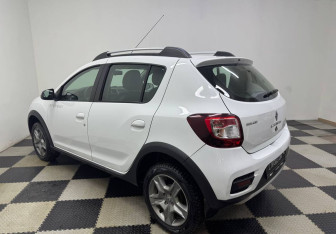 Подержанный автомобиль Renault Sandero 2019 года (7 фото)