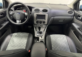 Подержанный автомобиль Ford Focus Sedan 2010 года (10 фото)