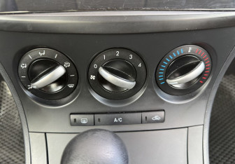 Подержанный автомобиль Mazda 3 Sedan 2013 года (11 фото)