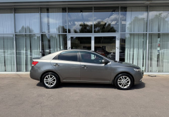 Подержанный автомобиль Kia Cerato Sedan 2011 года (4 фото)