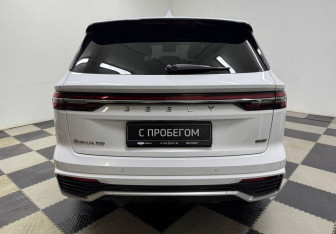 Подержанный автомобиль Geely Monjaro 2025 года (6 фото)