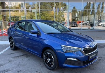 Подержанный автомобиль Skoda Rapid Liftback 2021 года (3 фото)