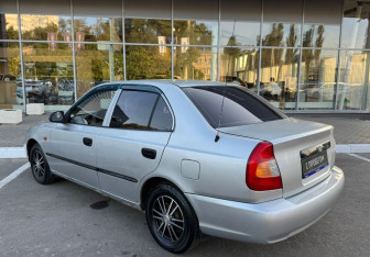 Подержанный автомобиль Hyundai Accent Sedan 2006 года (7 фото)