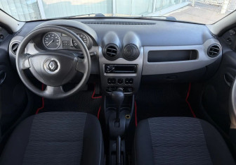 Подержанный автомобиль Renault Logan Sedan 2011 года (9 фото)