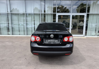 Подержанный автомобиль Volkswagen Jetta Sedan 2009 года (6 фото)